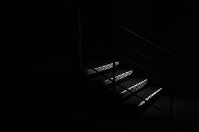 黑白楼梯微光摄影